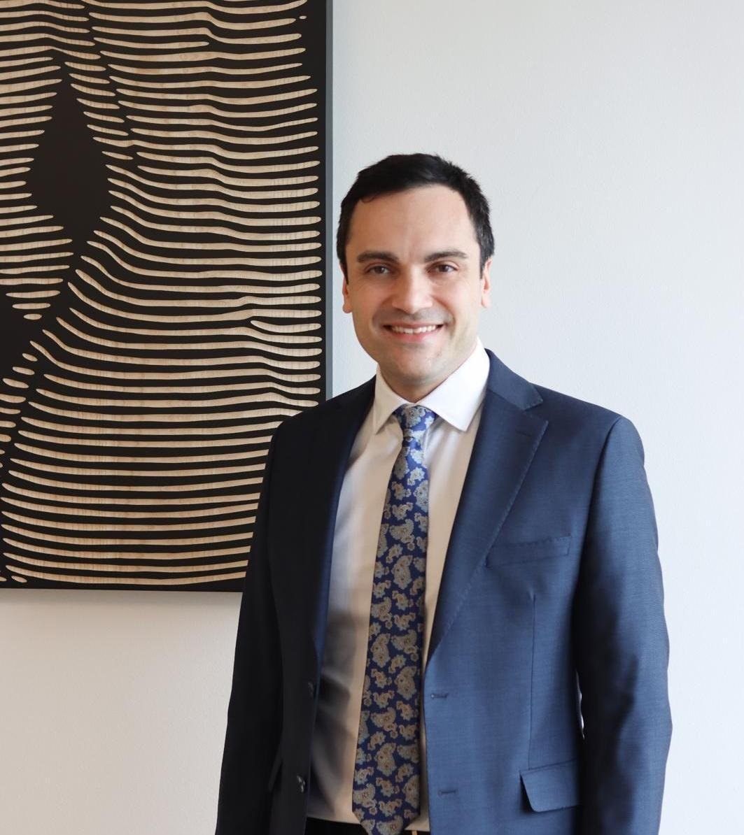Assoc. Prof. Dr. Ayhan Işık Erdal — plastic surgeon, Nişantaşı, Istanbul